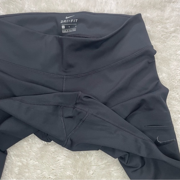 Nike dry fit women’s black capri leggings - Picture 4 of 6
